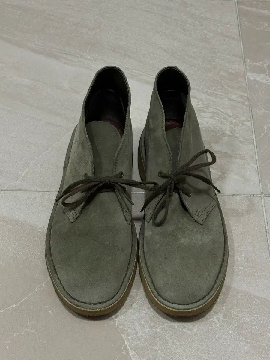 クラークス デザートブーツ オリーブグリーン