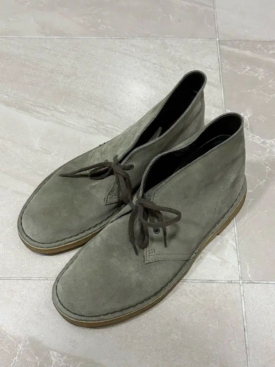 クラークス デザートブーツ オリーブグリーン