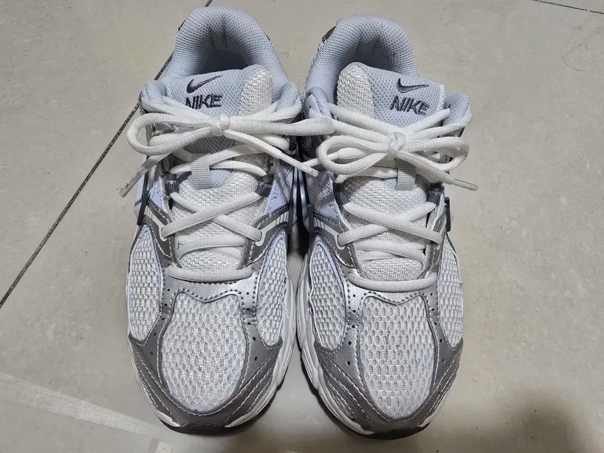 ナイキ v5スニーカー スモークグレイ