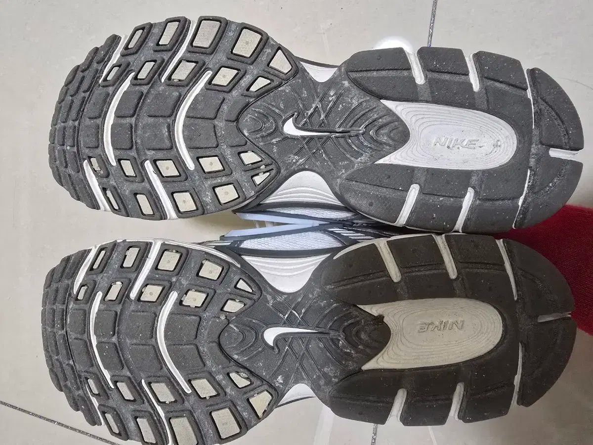 ナイキ v5スニーカー スモークグレイ OLIVEOS_COM_TR