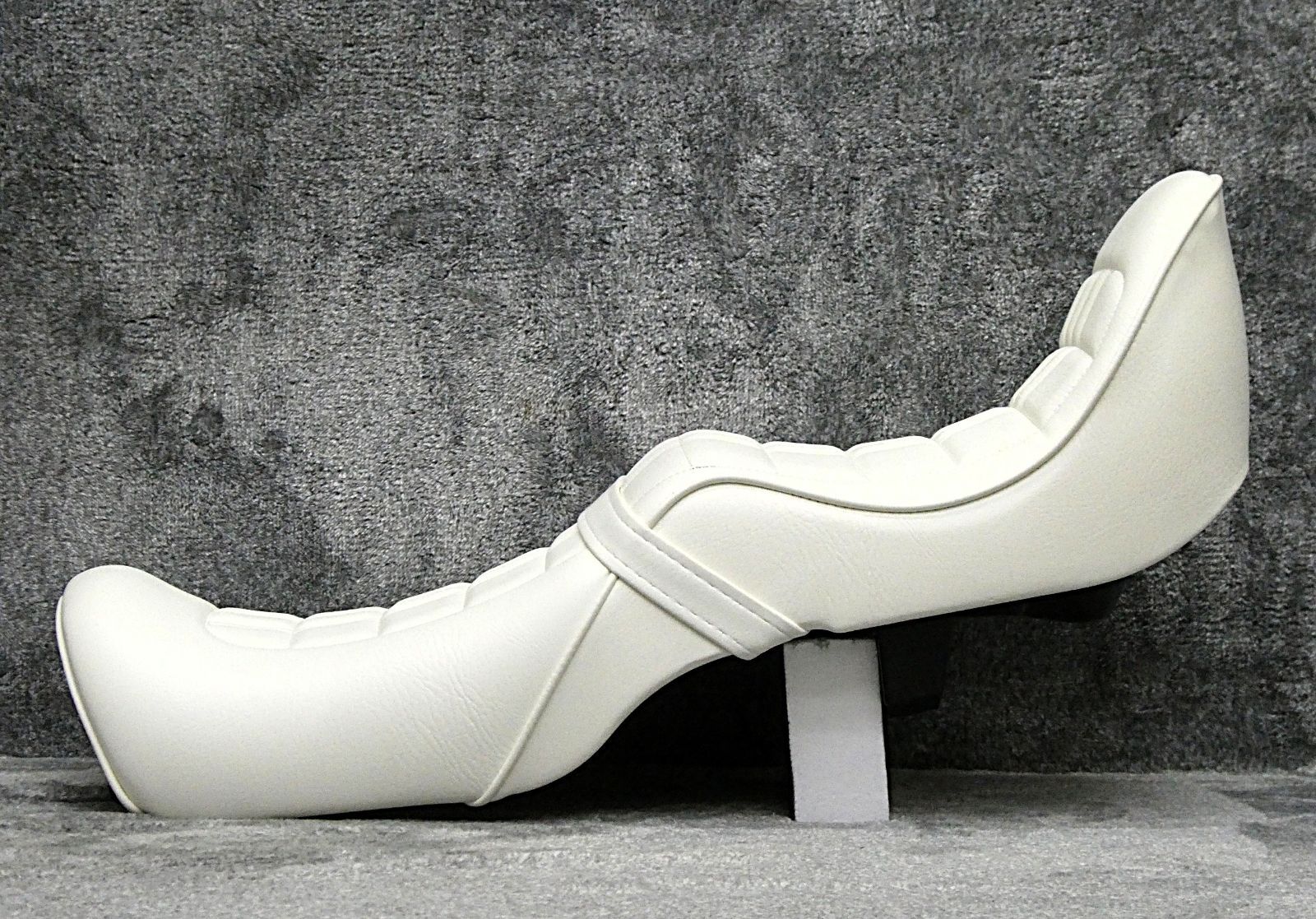 NC31前期 E4白 チョビ三シート /ホワイト92-96 黒 旧車CB400SF三段