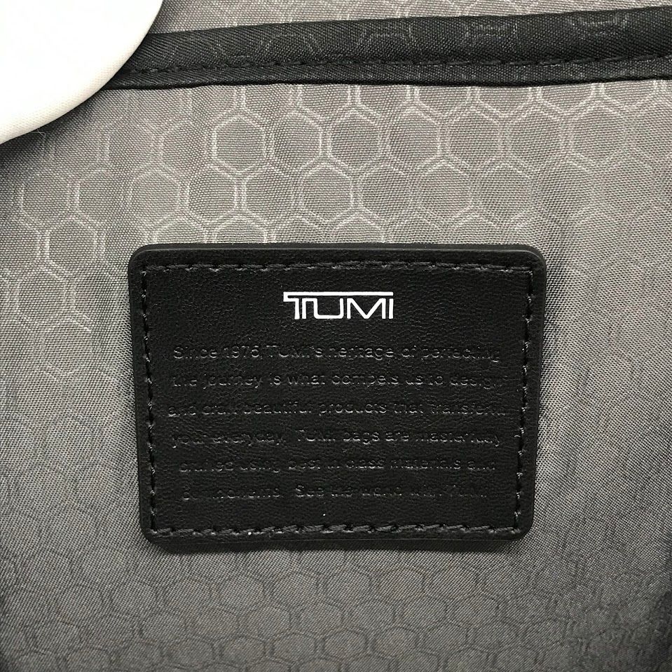 トゥミ ボディバッグ