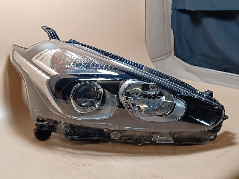 コーティング済 シエンタ NCP175G 右ヘッドランプ ヘッドライト X Vパッケージ コイト 52-282 81130-52K20 1F7