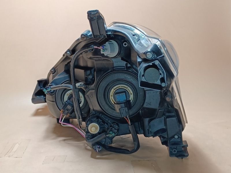 コーティング済 シエンタ NCP175G 右ヘッドランプ ヘッドライト X Vパッケージ コイト 52-282 81130-52K20 1F7