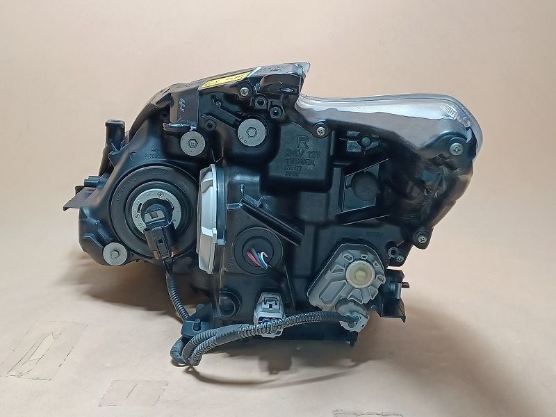 コーティング済 プリウス ZVW30 右ヘッドランプ ヘッドライト S コイト 47-52 81110-47411 202