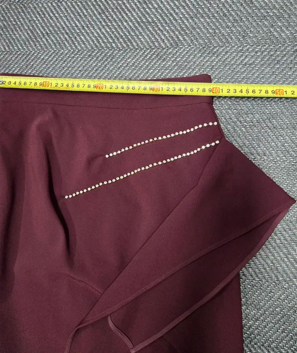 バーガンディ スカート