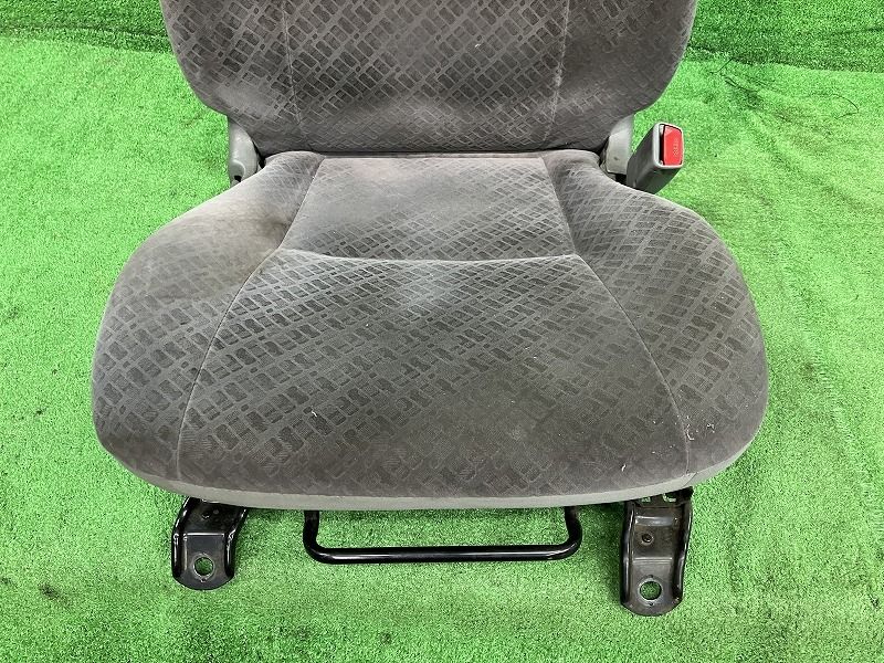 ハイエース KDH206V ドライバーシート 運転席シート ロングスーパーGL 4WD 5人 209