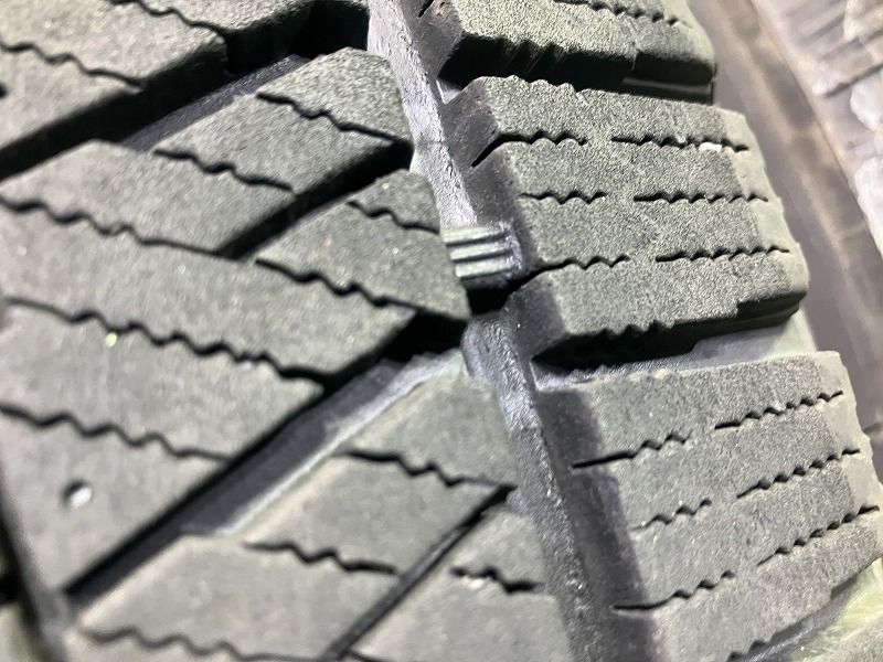 ブリザックVRX2 215|60R16