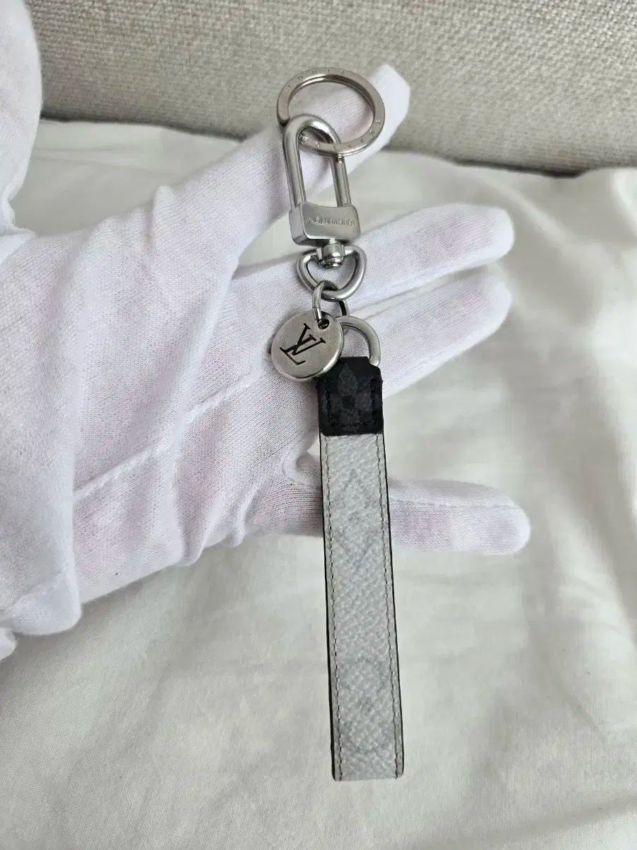 ルイヴィトン ドラゴンヌ キーホルダー キーリング