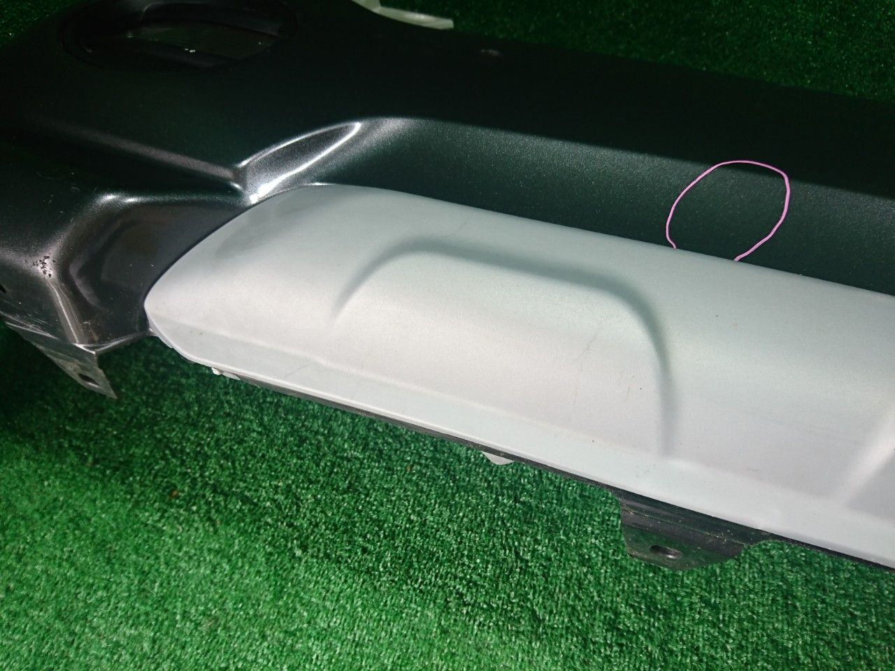 リアバンパー パール×グレー