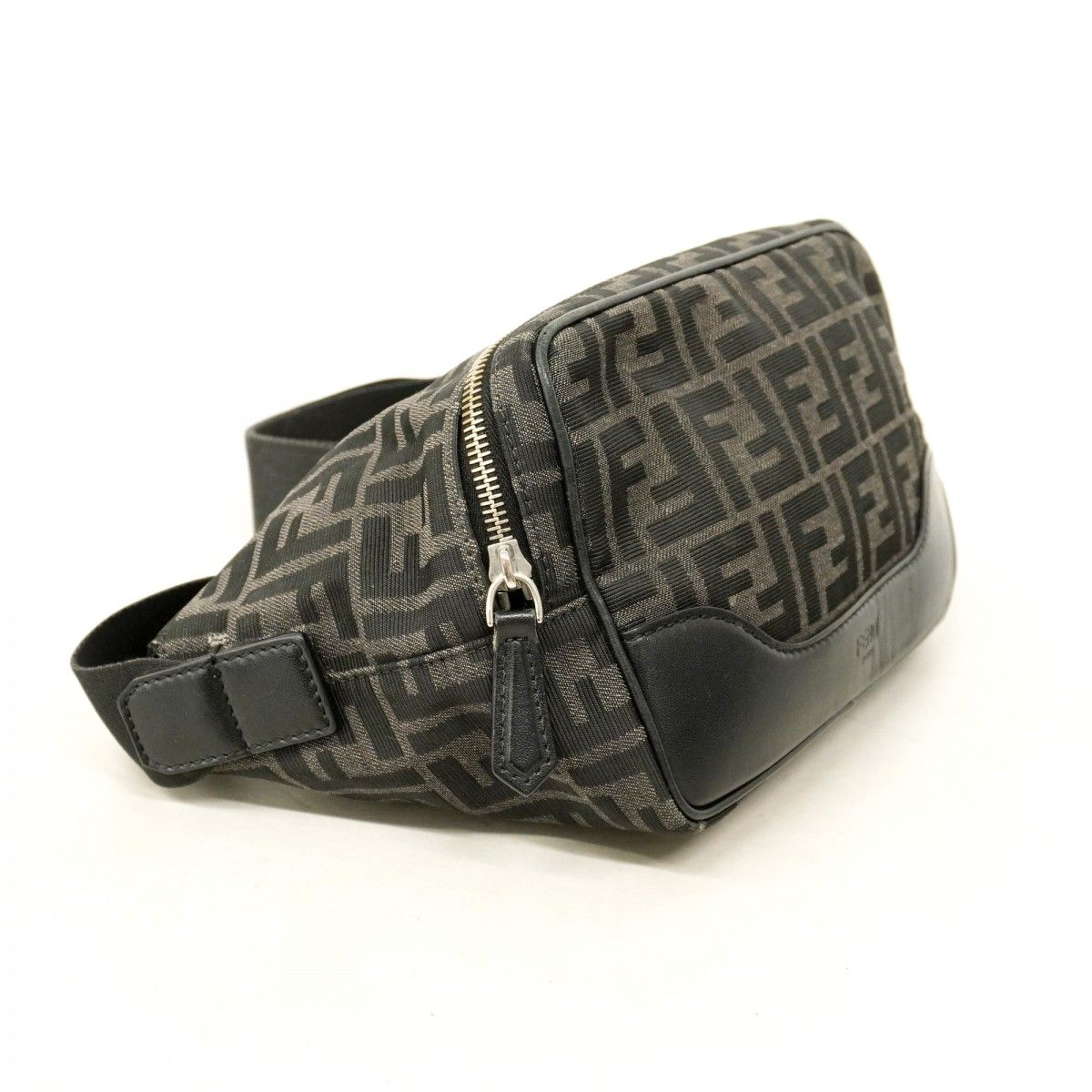 ズッカ ナイロンキャンバス