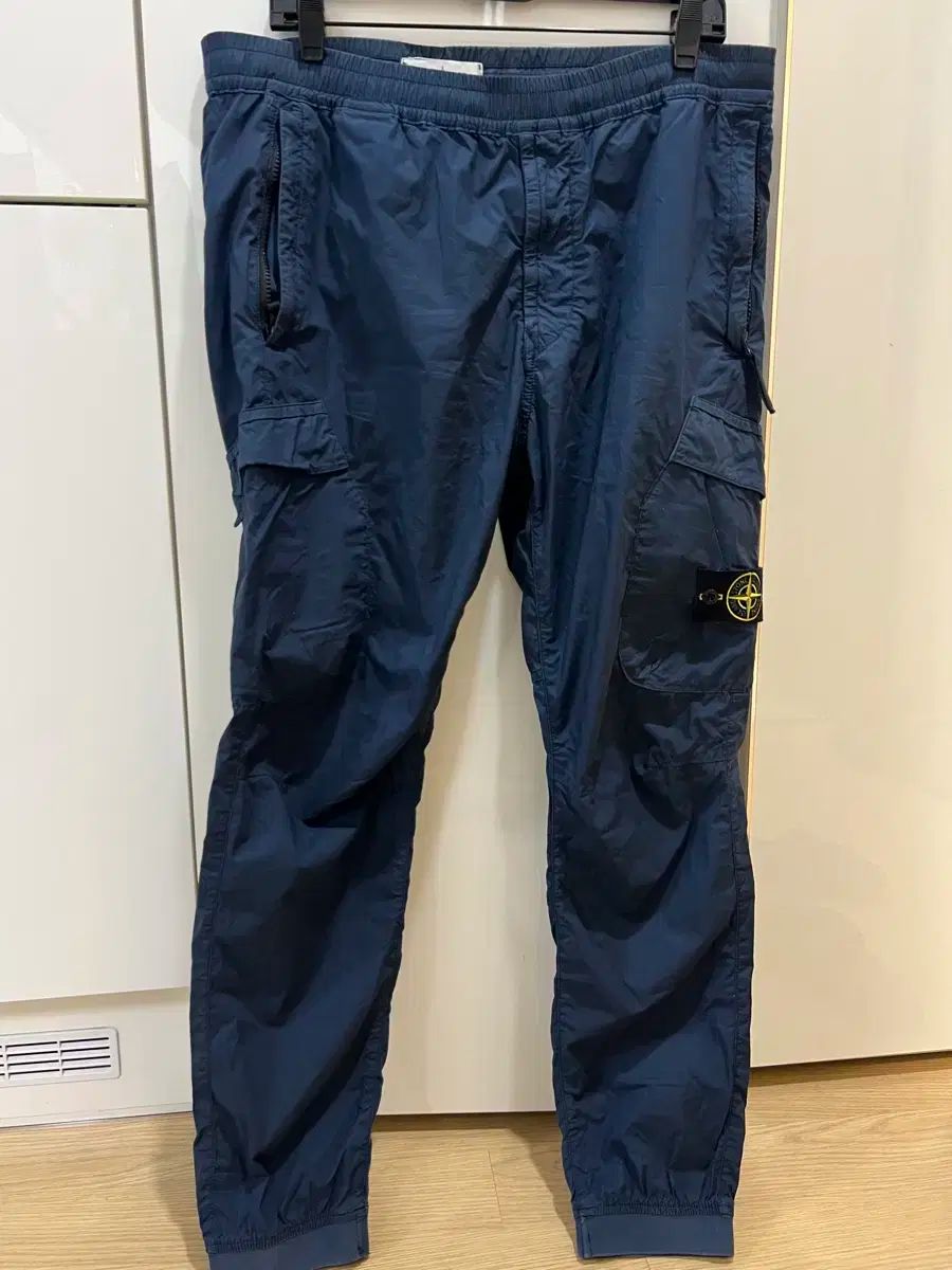 STONE ISLAND ストーンアイランド ネイビー ジョガーパンツ ほぼ