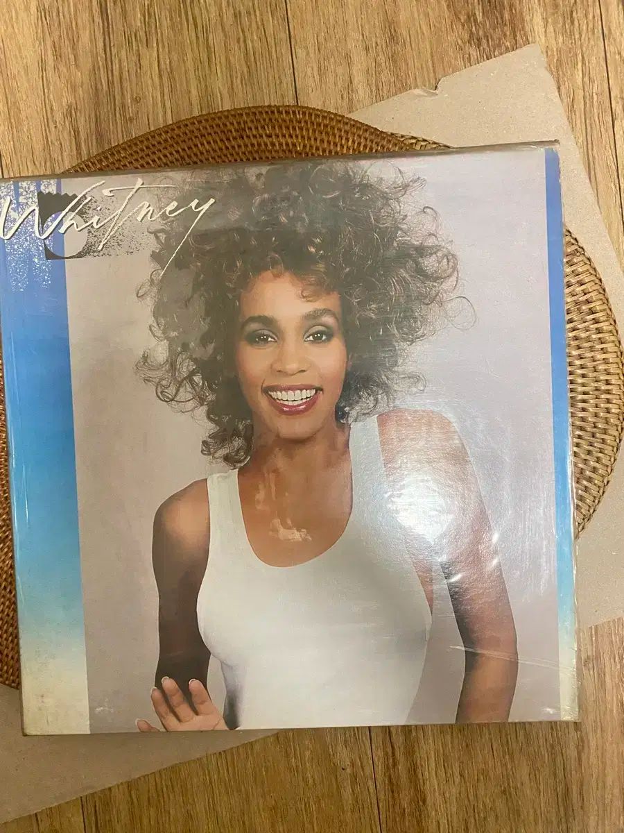 歌姫ホイットニー・ヒューストンがここに蘇る！　サイン入りポートレート　証明書付き ホイットニー ヒューストン ( Whitney Houston ） - メルカリ