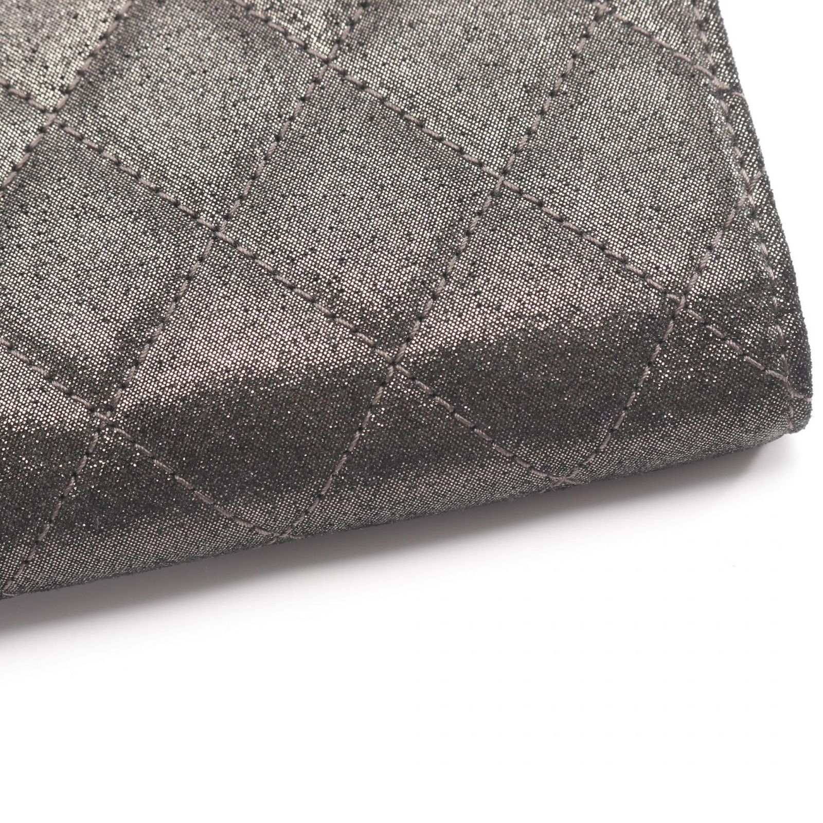 シャネル CHANEL 二つ折り長財布 マトラッセ A68927 シルバー カーフ