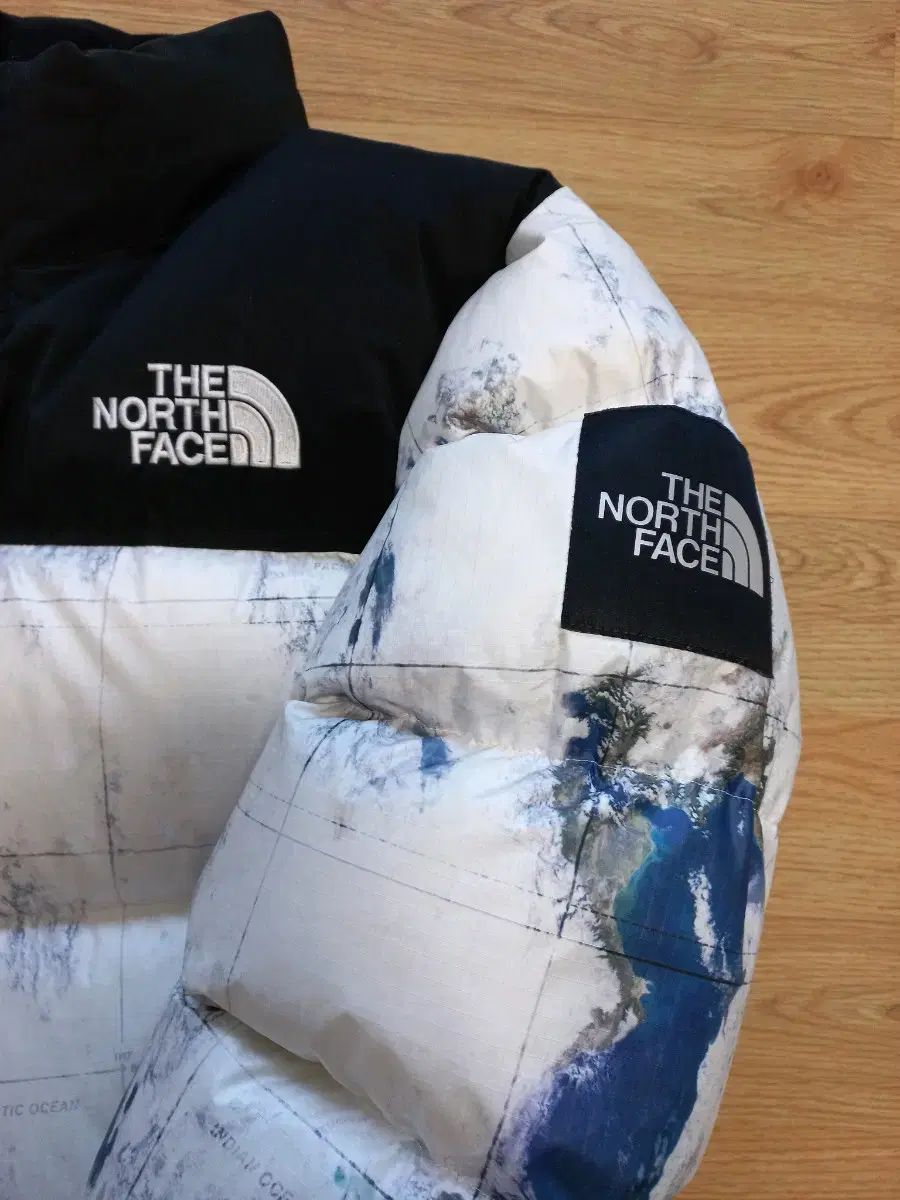 THE NORTH FACE ザノースフェイス 地球ヌプシ 白 ラベル サイズ S 状態良し 傷なし