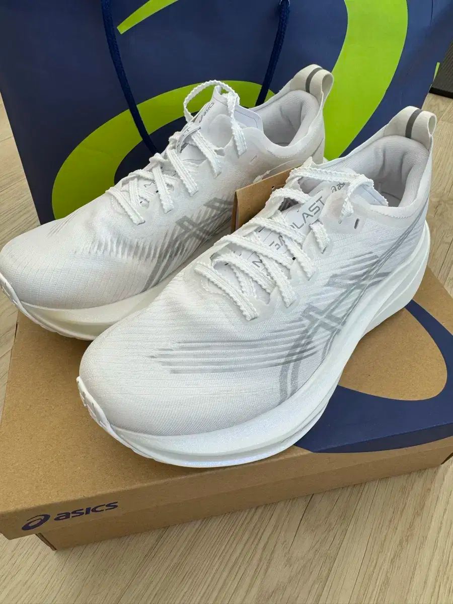 アシックス MEGA BLAST 白 235