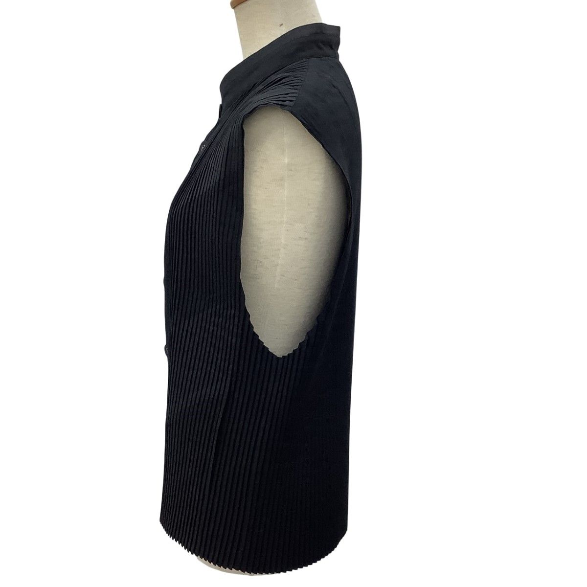 ISSEY MIYAKE イッセイミヤケ WHITE LABEL ホワイトレーベル メンズ ベスト ジレ SIZE 2 ME42FE546 ブラック