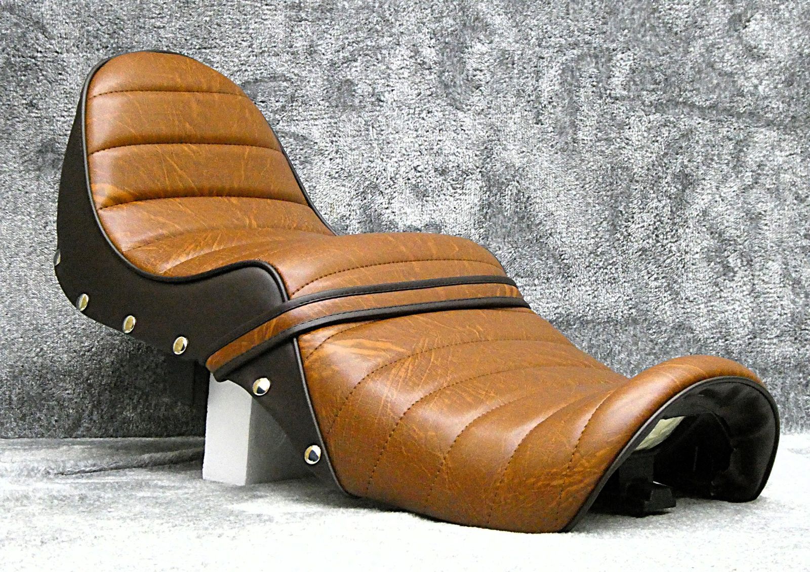 nc31 3段　チョビ３ cb400sf nc31 三段シート 茶色 NC31前期 茶ツートン チョビ三シート