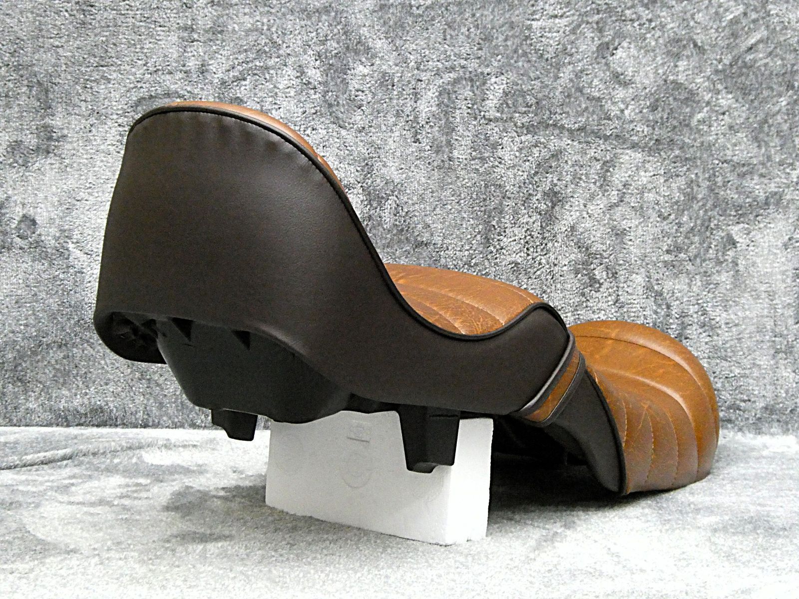 NC31前期 茶ツートン チョビ三シート/ブラウン92-96 CB400SF三段