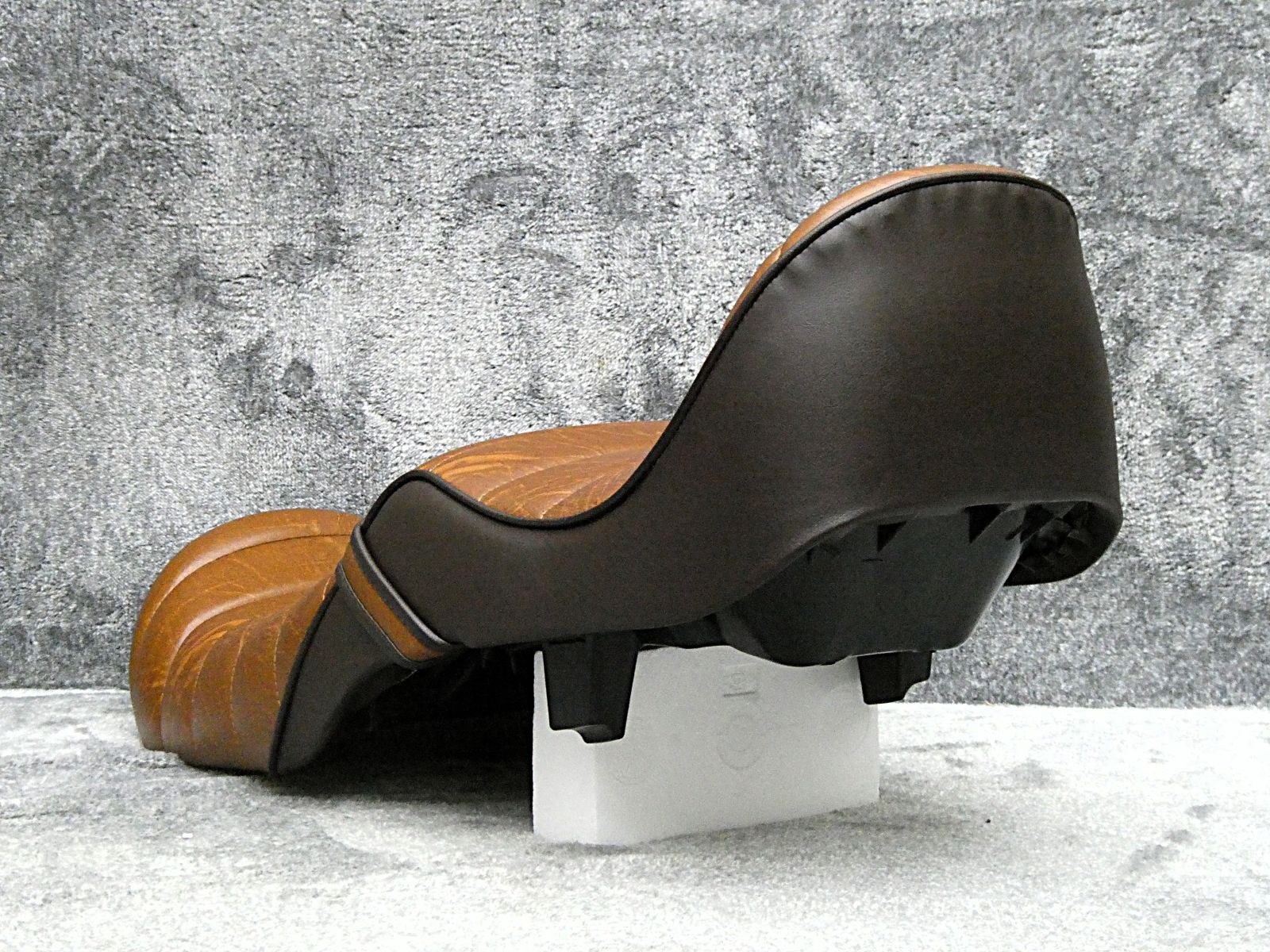 NC31前期 茶ツートン チョビ三シート/ブラウン92-96 CB400SF三段