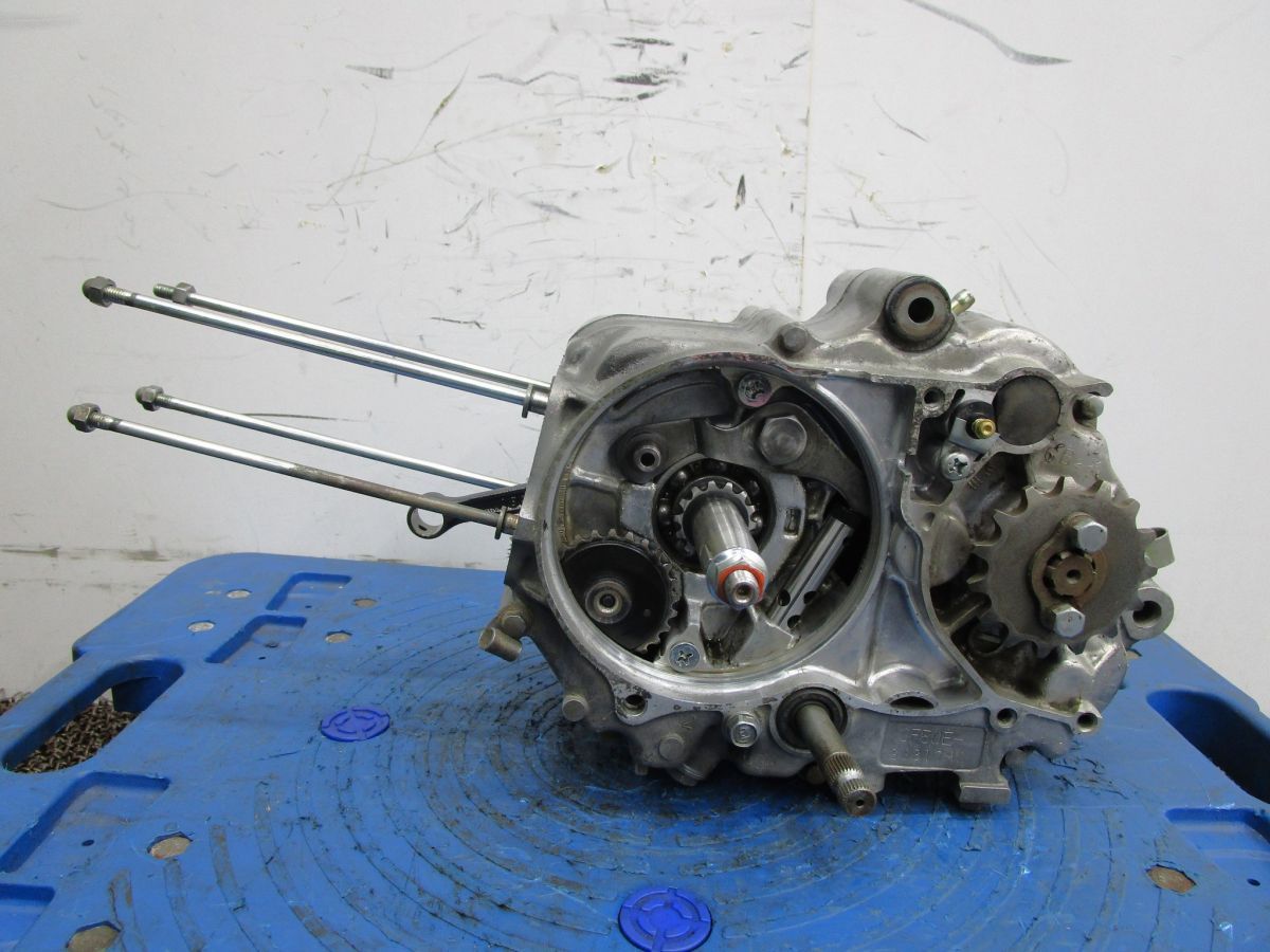 シャリー50 エンジン腰下 □A7374 クランクケース CF50 ホンダ CF50E CHALY キャブ車 12V