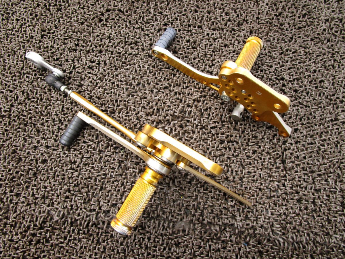 SV1000S 社外 ベビーフェイス バックステップ ▲A7274 ペダル VT54A カスタム素材に スズキ T508 動画有 FI インジェクション