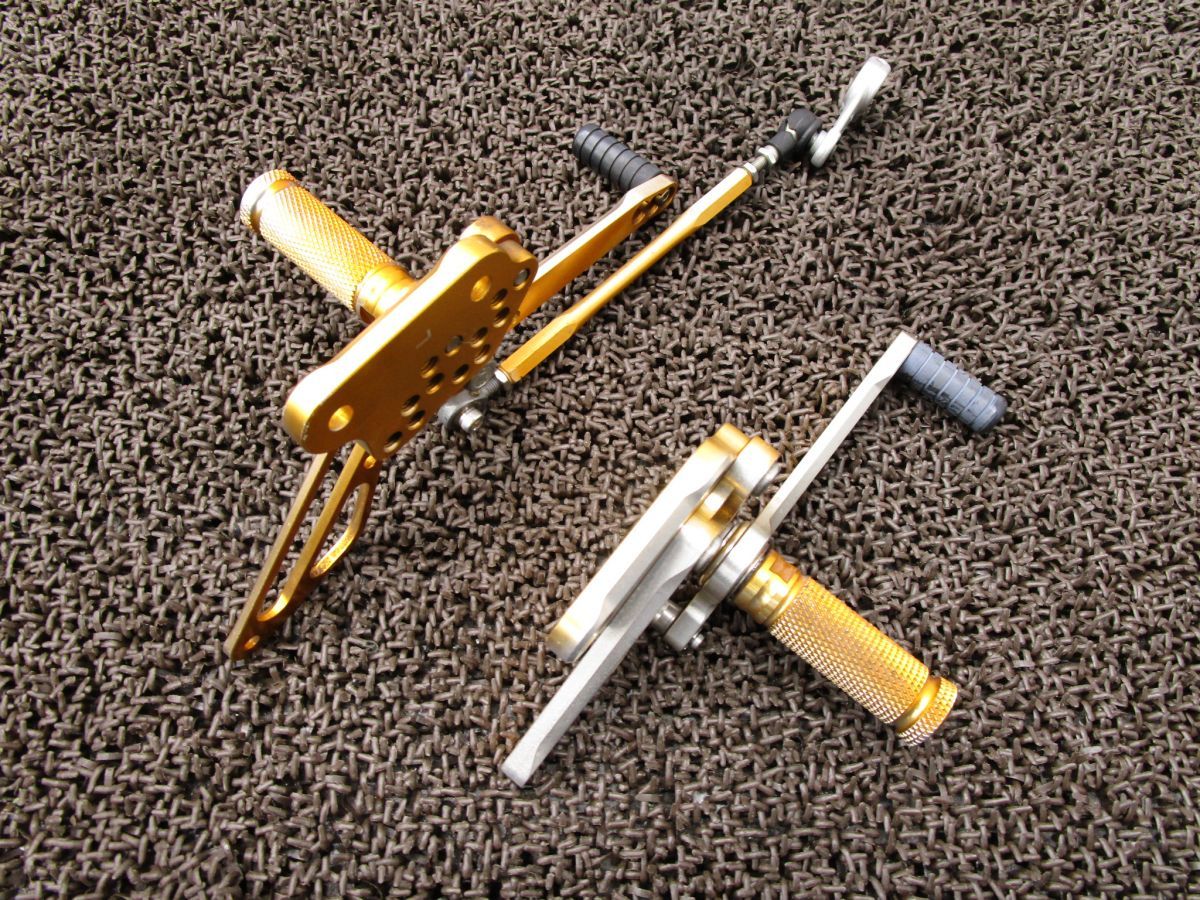 SV1000S 社外 ベビーフェイス バックステップ A7274 ペダル VT54A カスタム素材に スズキ T508 動画有 FI インジェクション