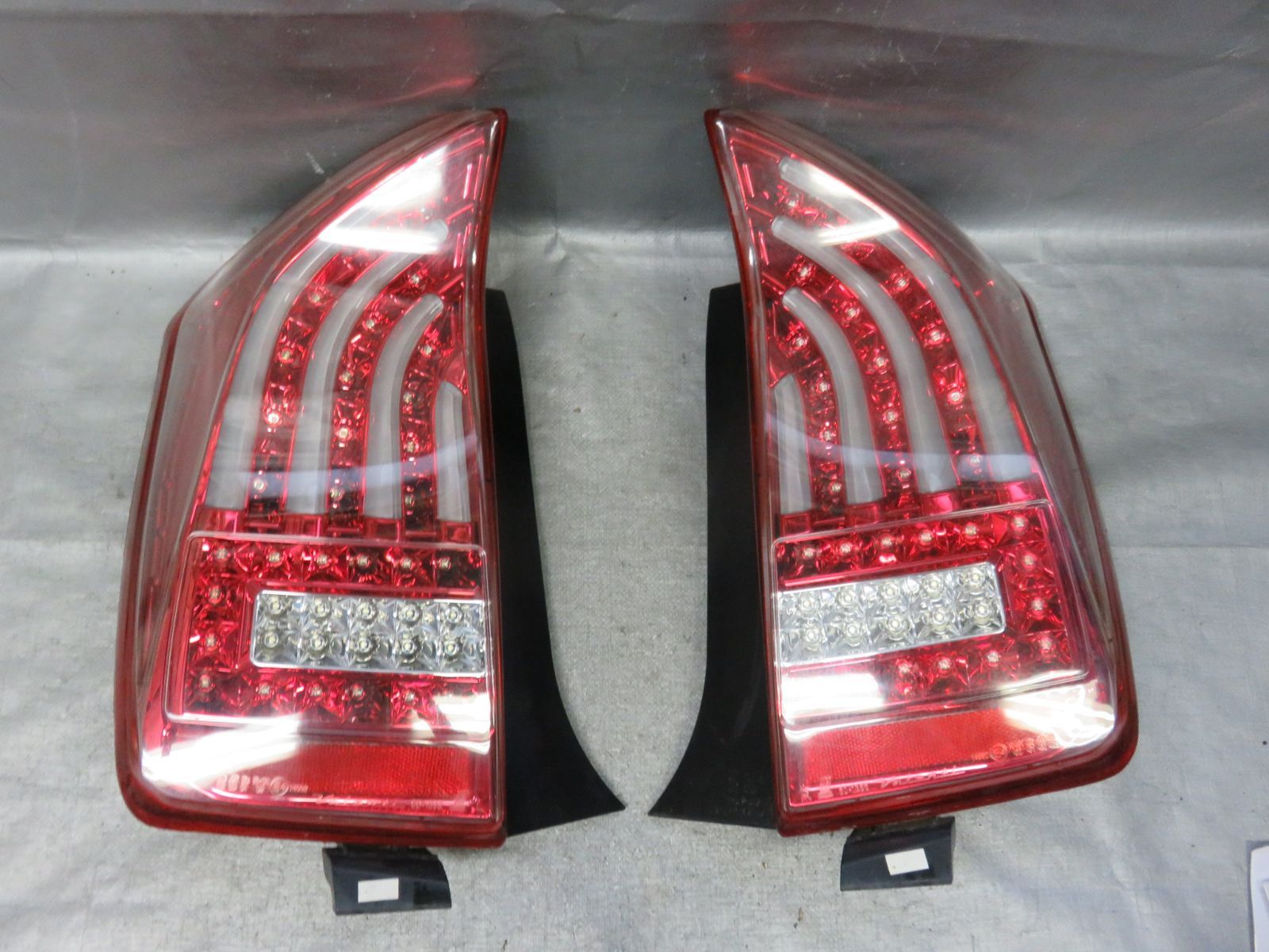 STD7707|点灯OK カスタム品|プリウス30系 ZVW30 ZVW35 純正 テールライト テールランプ リアライト 左右セット 運転席側|助手席側 STANLEY 47-37