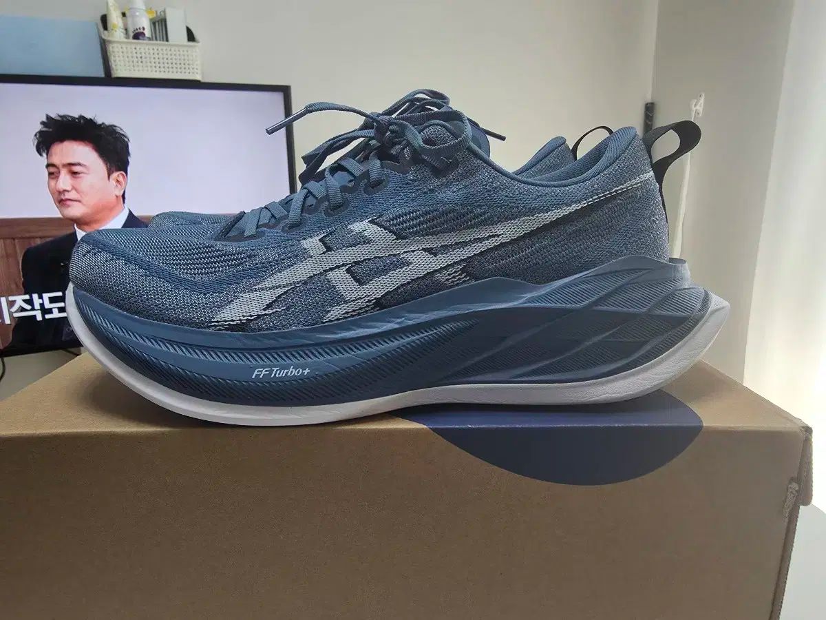 アシックス SUPERBLAST 2 ウィンター C 280サイズ ほぼ