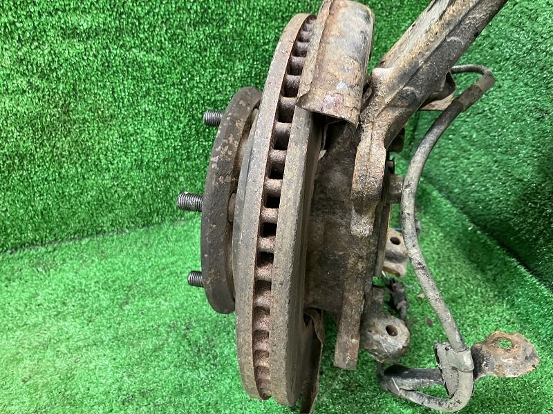 左フロントナックルハブ