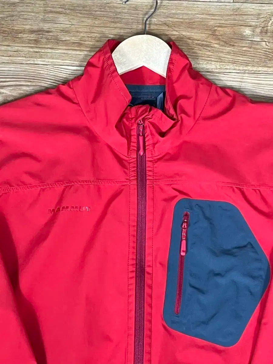 100 マムート ウィンドブレーカー ジャケット レッド