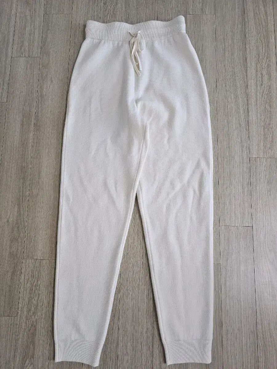 the CASHMERE ニット ジョガーパンツ