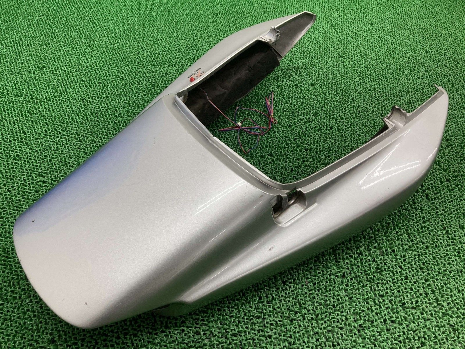 XJR1300 テールカウル 銀 5EA ヤマハ 純正 RP01J シートカウル リアカウル 修復素材やカスタム素材に コケキズ無し Ch