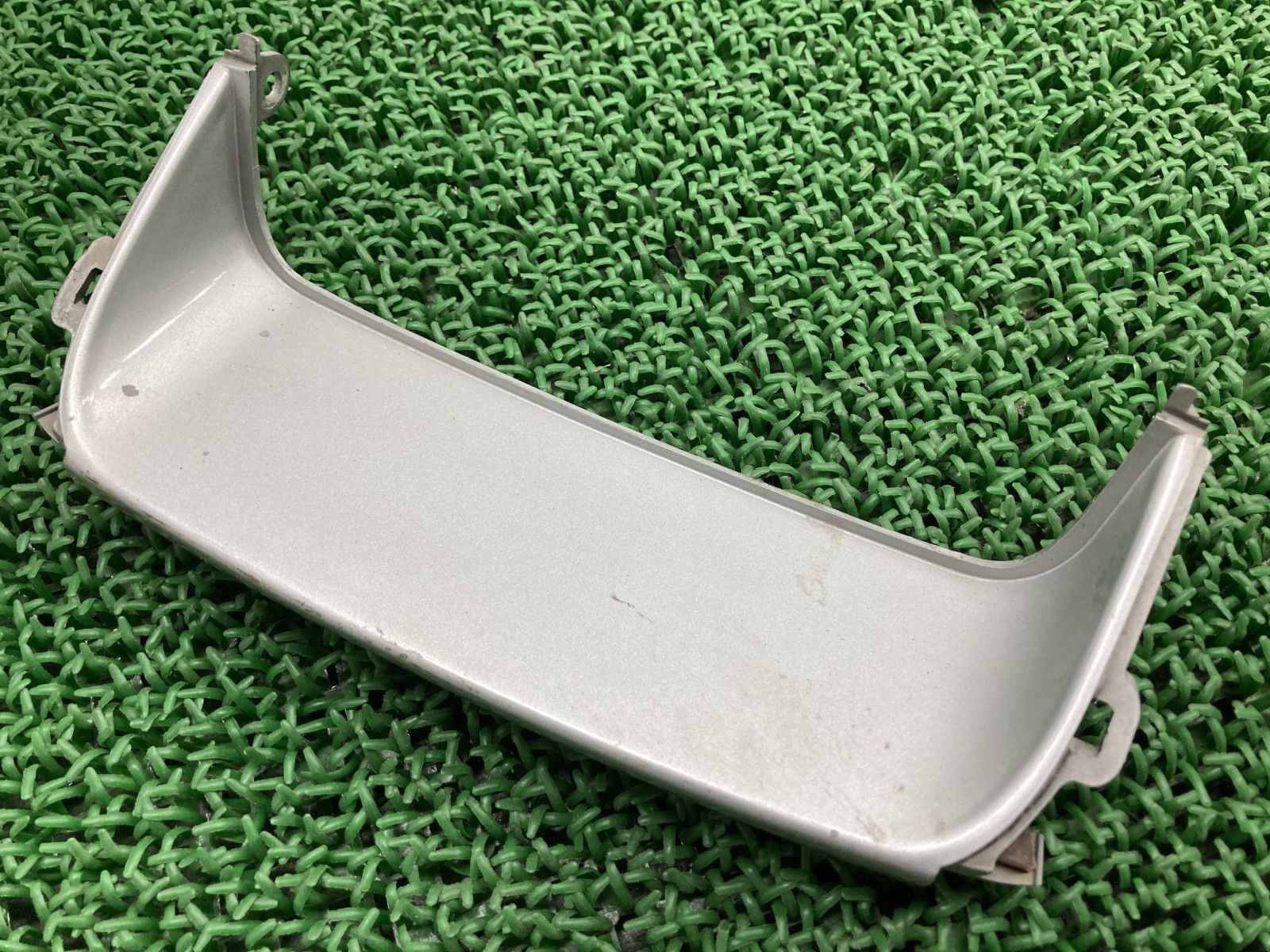 GSX250Sカタナ アッパーカウル 下 銀 スズキ 純正 バイク 部品 GJ76A 刀 KATANA カバー ヘッドライトカウル 割れ欠け無し Cq