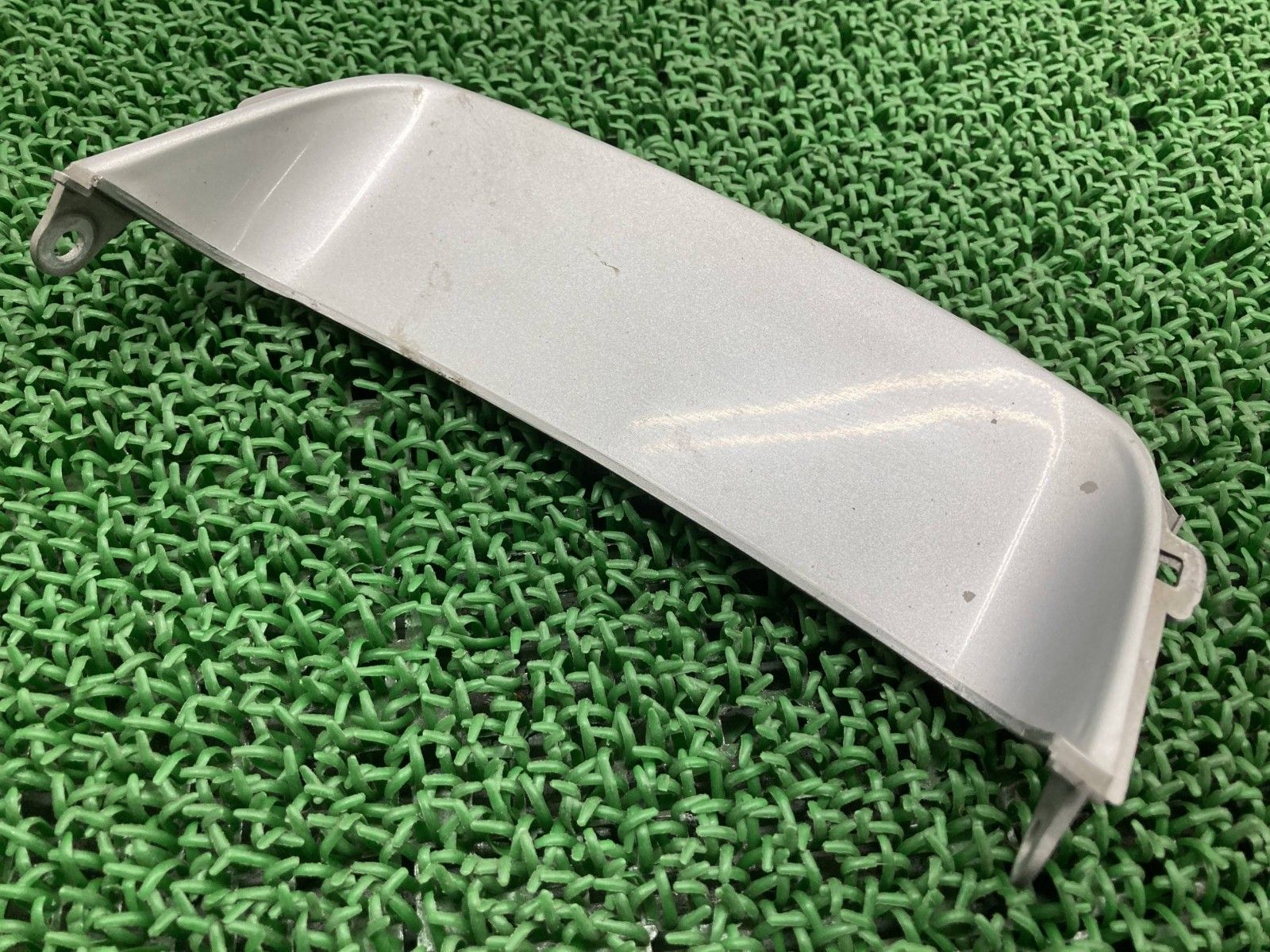 GSX250Sカタナ アッパーカウル 下 銀 スズキ 純正 バイク 部品 GJ76A 刀 KATANA カバー ヘッドライトカウル 割れ欠け無し Cq