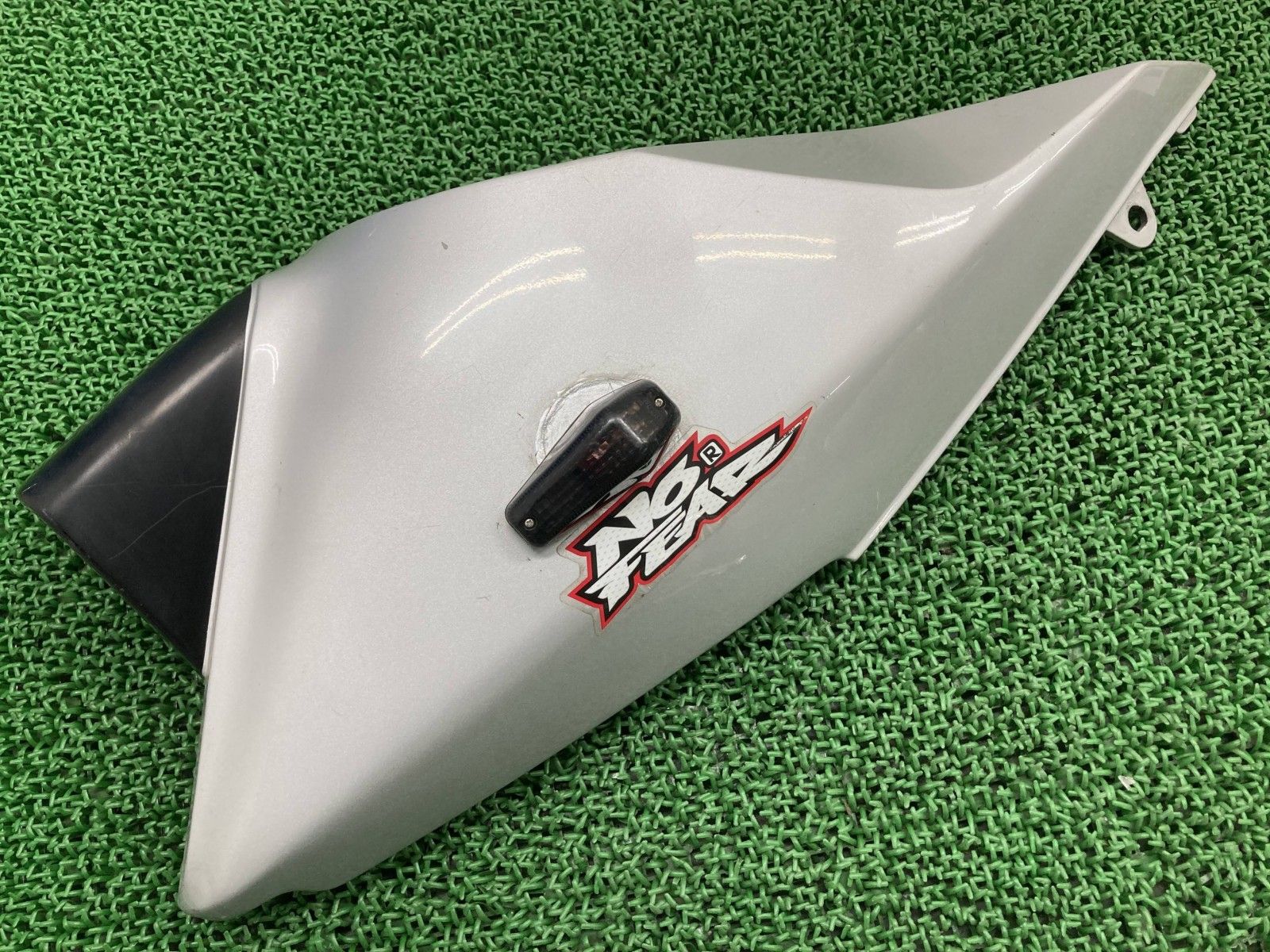 GSX250Sカタナ アッパーカウル 左 銀 45D0 スズキ 純正 GJ76A 刀 KATANA POSH製貼り型スモークウインカー カスタム素材に nC