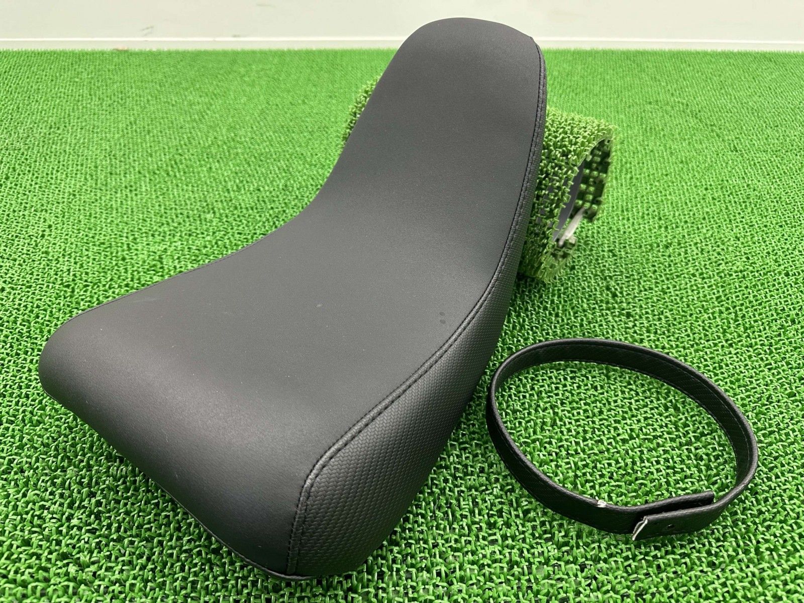 FXDR114 FXDRS タンデムシート 52400187 ハーレー 純正 ソフテイル カスタムリアシート ノーマルベース バックレスト加工 Hp