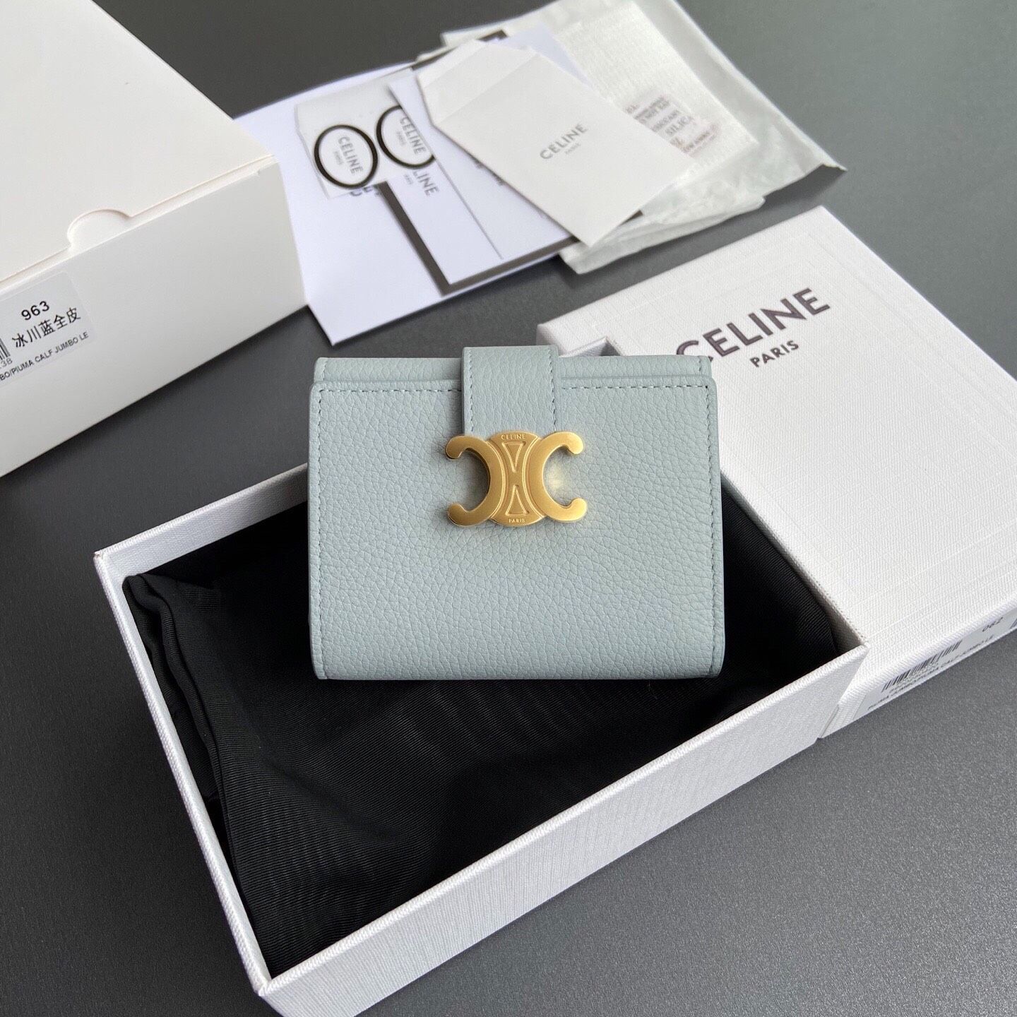 CELINE セリーヌ 財布 Celine 金属ボタン開閉 ブランドロゴ 仔牛革 財布