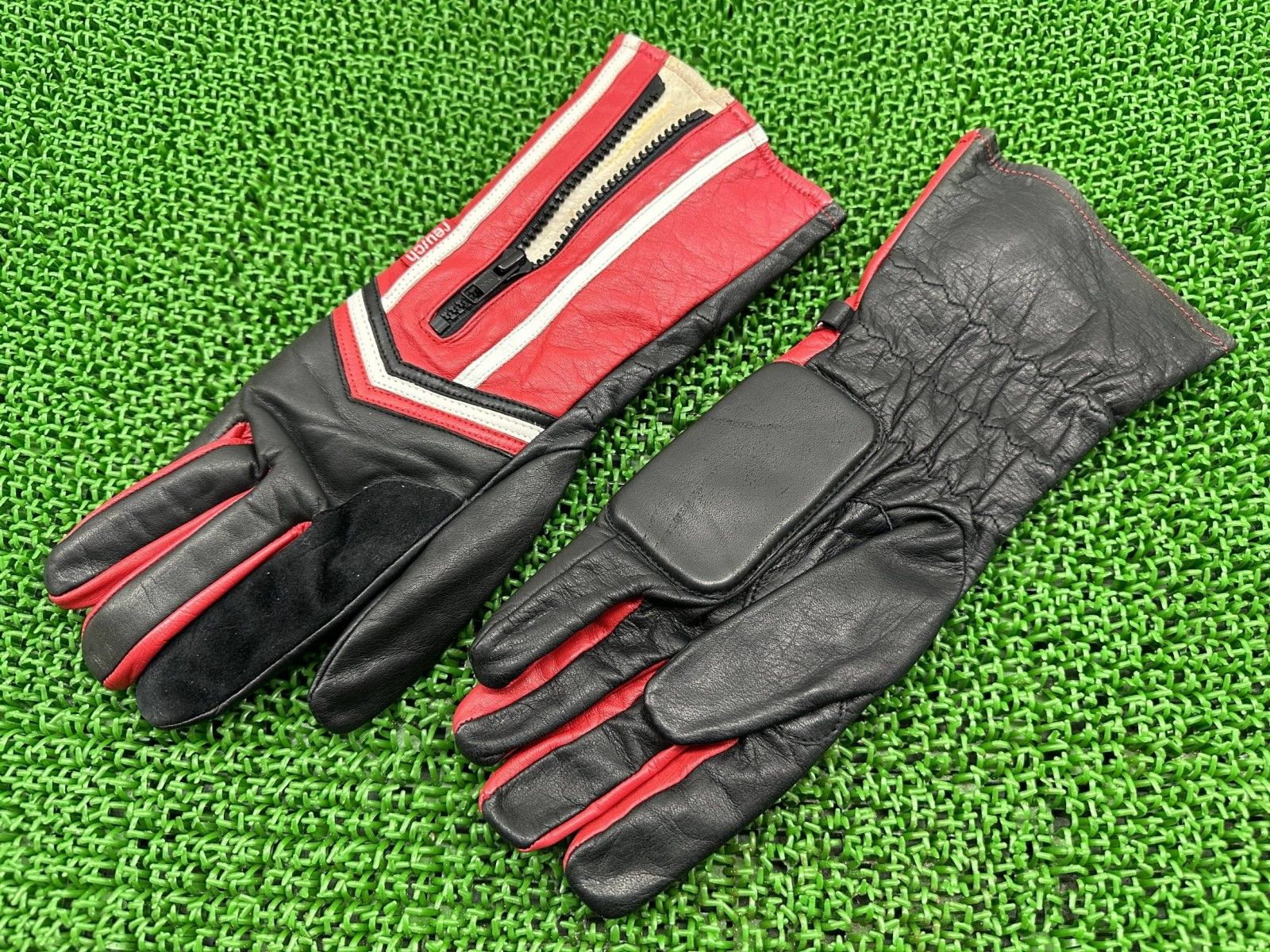 REUSCH製 グローブ 左右 赤 黒 社外 バイク 部品 ロイシュ レーシンググローブ Lサイズ 8.5サイズ ドイツ製 By