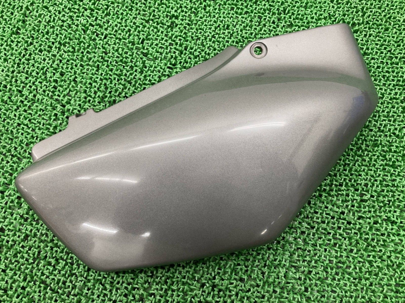 X-4 サイドカバー 右 ガンM ホンダ 純正 バイク 部品 SC38 X4 エックスフォー サイドカウル 割れ欠け無し 品薄 qE