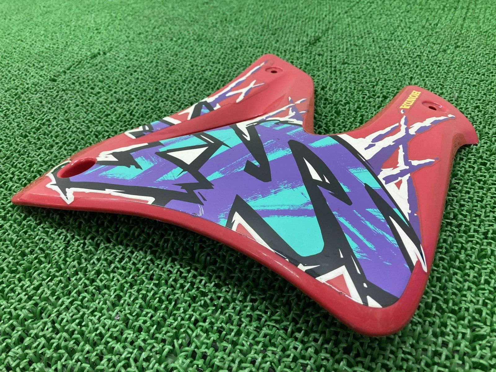 CRM250R シュラウド 右 赤 KAE ホンダ 純正 バイク 部品 MD24 1994年モデル サイドカウル フロントカバー 割れ欠け無し Af