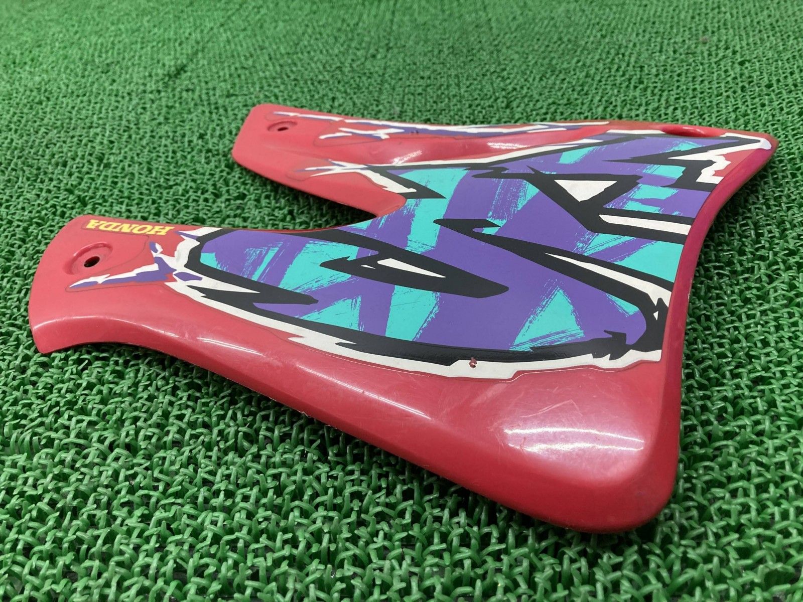 CRM250R シュラウド 左 赤 KAE ホンダ 純正 バイク 部品 MD24 1994年モデル サイドカウル フロントカバー 割れ欠け無し pC