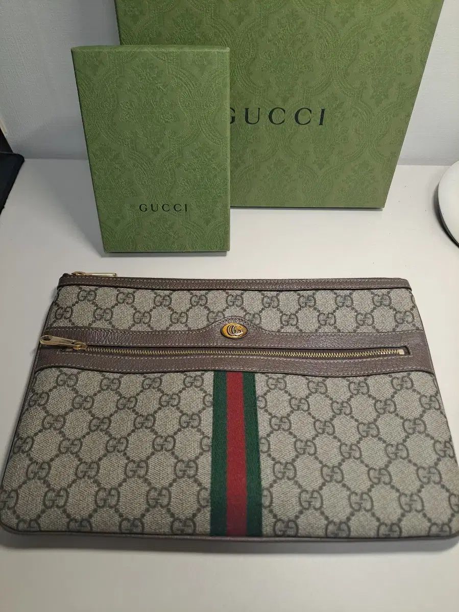 グッチ オフィディアGG シュプリーム クラッチバッグ