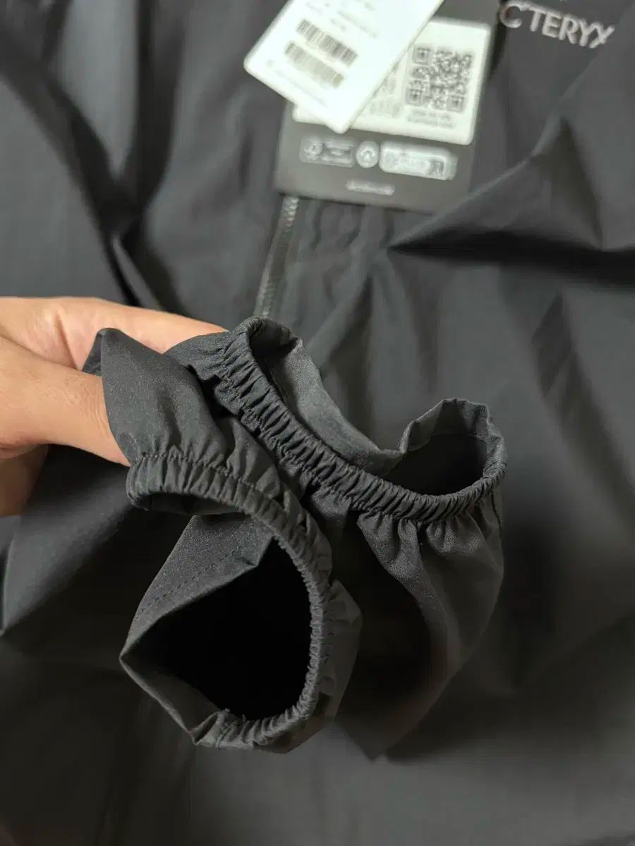 25シーズン ARC TERYX アークテリクス スコーミッシュ フーディ ブラック L WWW_SUPERTOOLSSHOP_NL