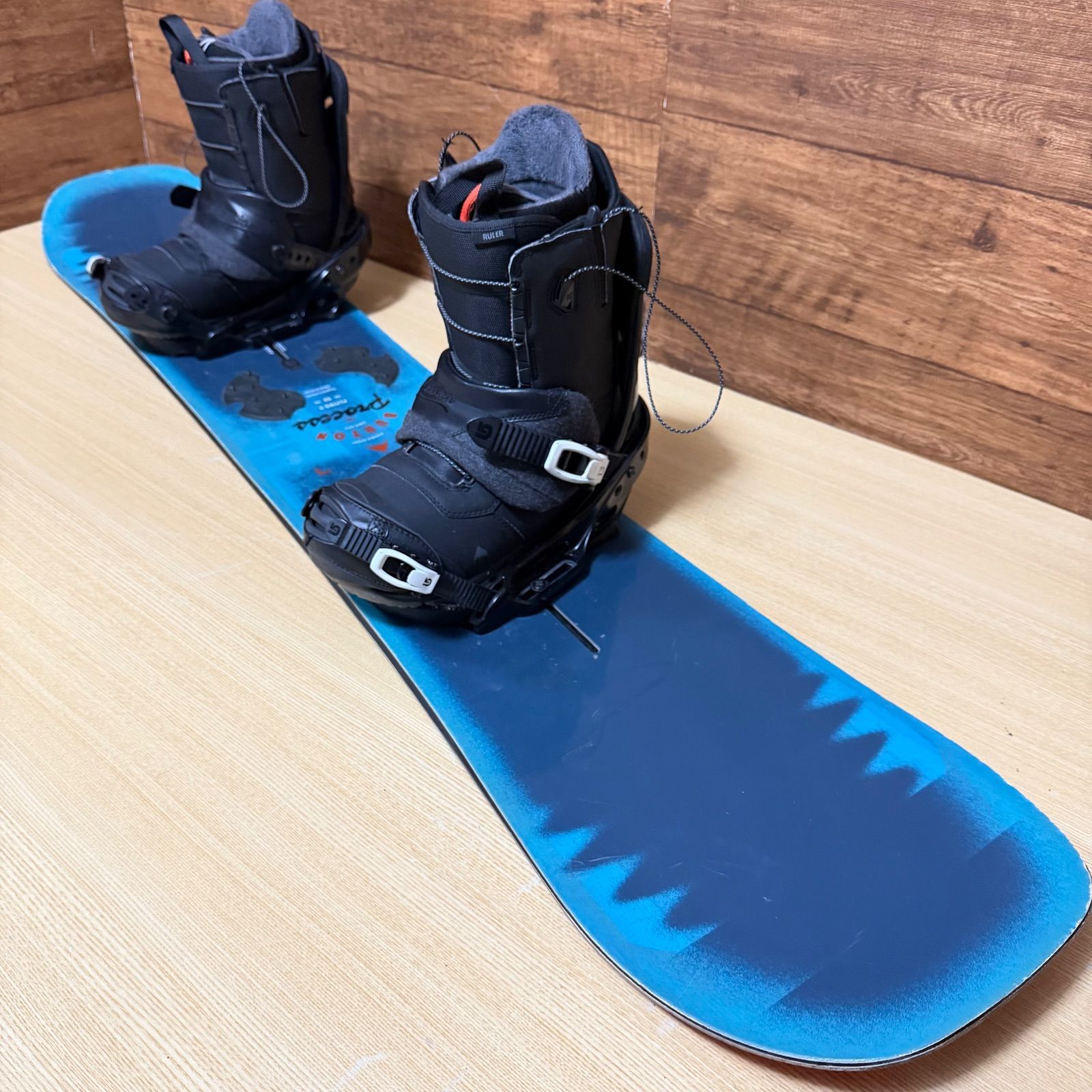 大人気　BURTON フライングV メンズスノーボード　3点セット　152cm 大人気 BURTON フライングV メンズスノーボード 3点セット 152cm