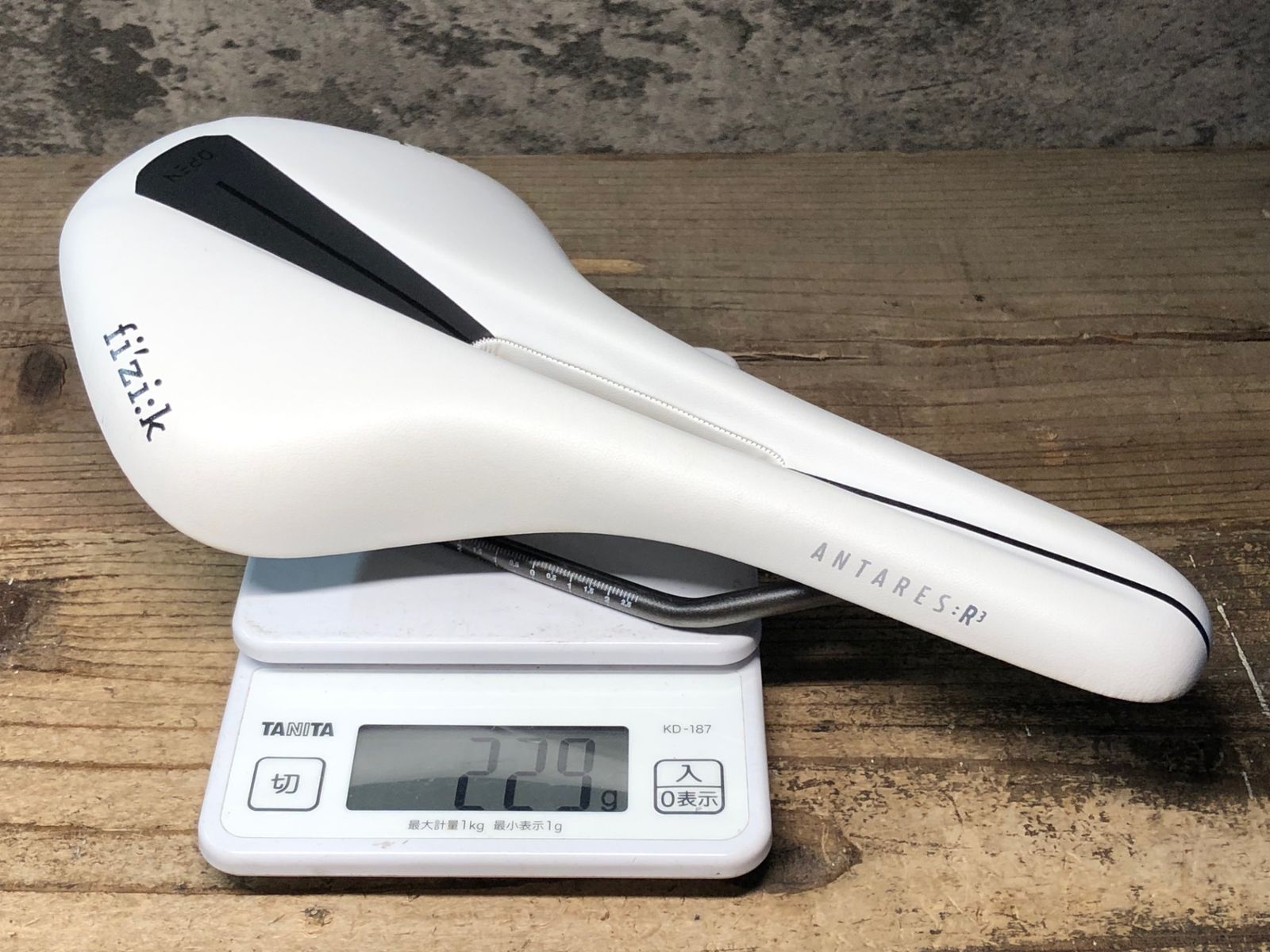 JJ160 フィジーク fizik ANTARES R3 OPEN サドル 白 REGULAR kiumレール プレート BRIGHTFACE_UK