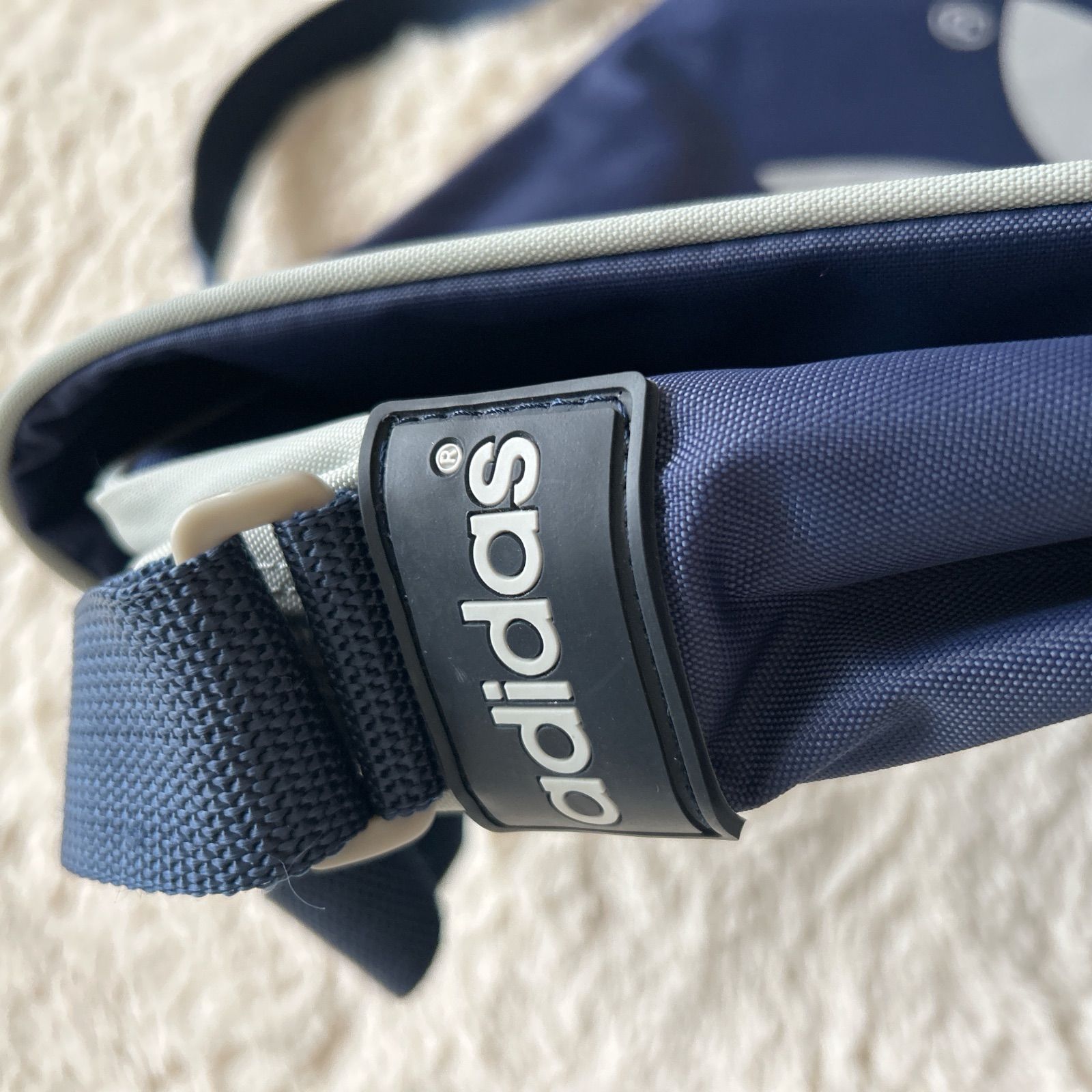 adidas アディダス ショルダーバッグ メッセンジャーバッグ