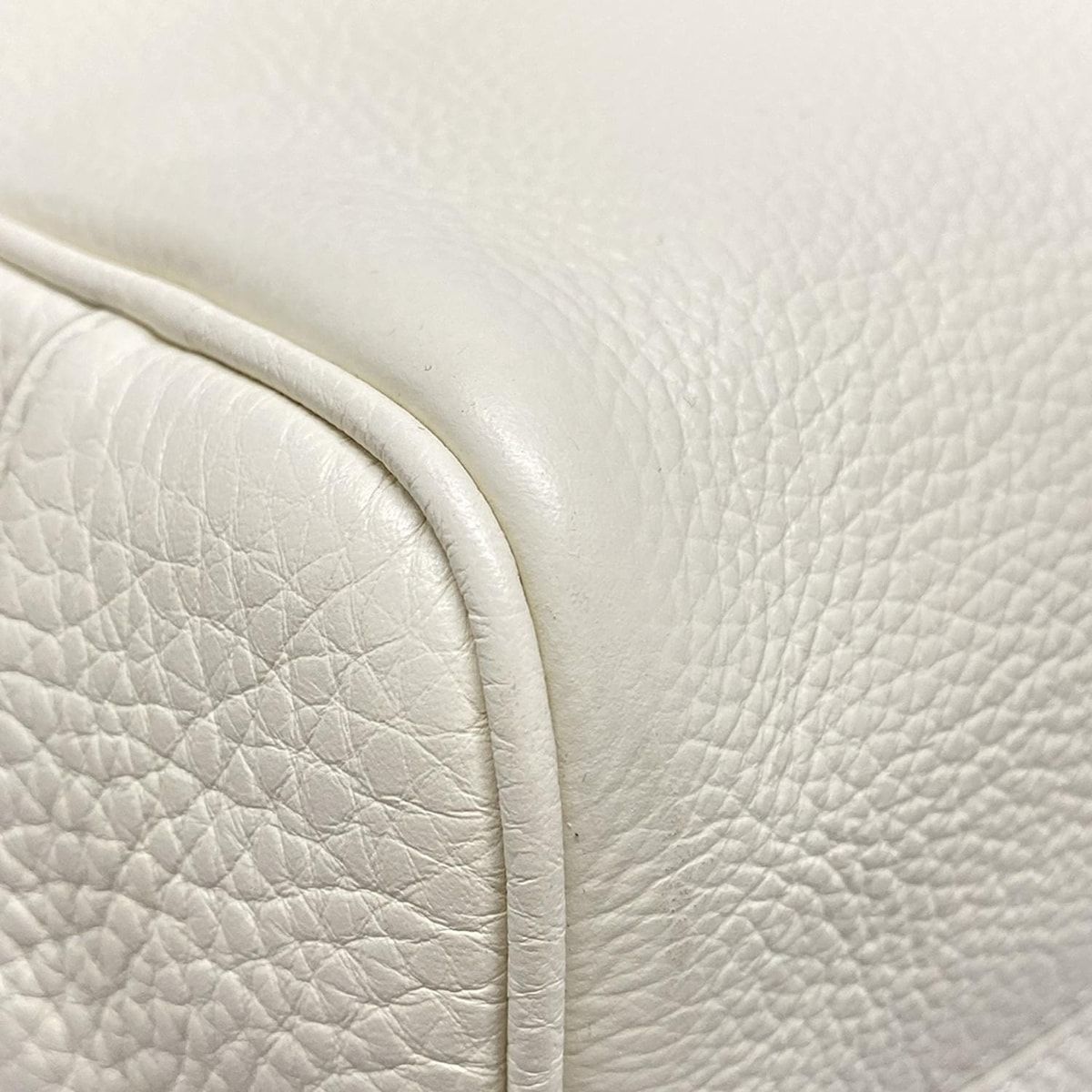 半額以下 FENDI フェンディ クラッチバッグ - 7AS378 アイボリー レザー