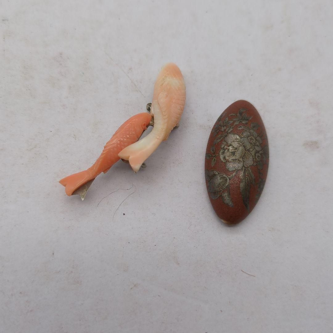 帯留め 赤サンゴ 時代物 コイ 九谷