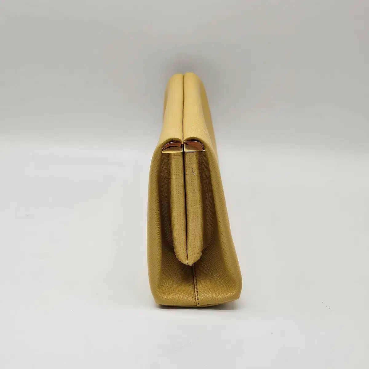 サフィアーノ クラッチバッグ